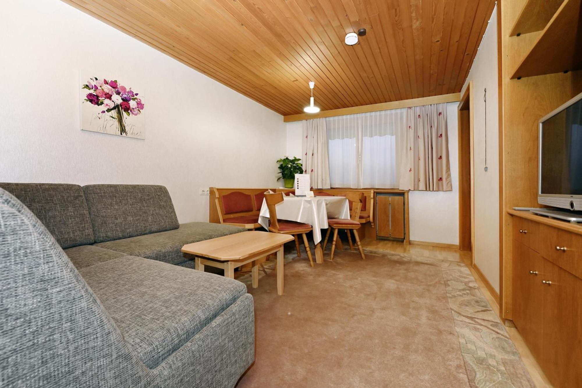 Gaestehaus Rundblick Schruns Buitenkant foto